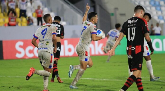 En uno de los encuentros más interesantes de la jornada, el Firpo recibió en el Mágico González al Alajuelense, con quien se agarraron a golazos.