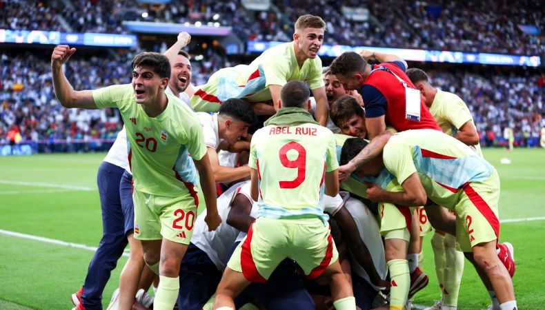 España no desaprovechó la oportunidad y se llevó el oro olímpico en fútbol masculino, tras un partido que se definió en tiempos extras.