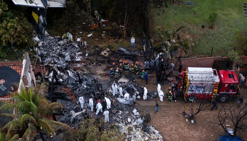 En Brasil, las autoridades trabajan en la recuperación de todas las víctimas que murieron en el trágico accidente aéreo en Brasil.