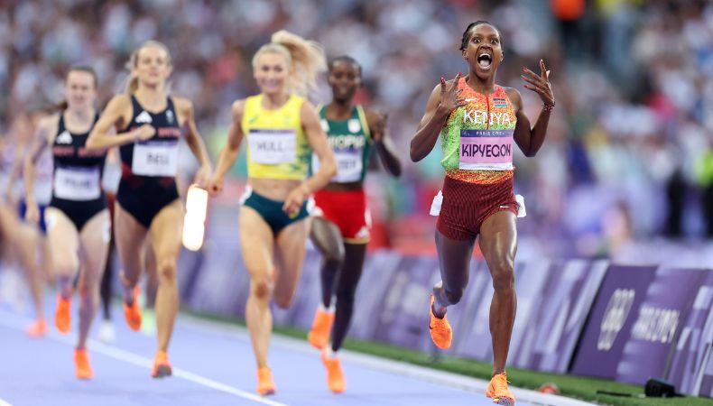 ¡Enorme hazaña! Hay nuevo récord olímpico en los 1500 metros femeninos Tras una de las pruebas más interesantes de la jornada en los Juegos Olímpicos de París 2024, los 1500 metros femeninos obtuvo un nuevo récord.