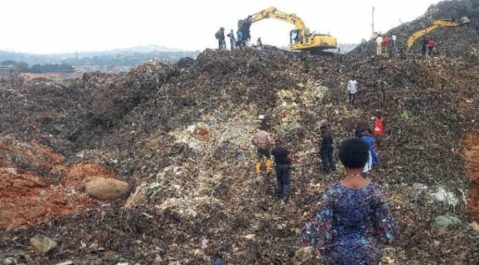 Son alrededor de 18 personas las que, hasta este momento, se conocen que perdieron la vida tras un derrumbe en Uganda.