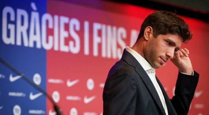 El mediocampista Sergi Roberto enterneció al público durante el acto que dio fin a su etapa como azulgrana.