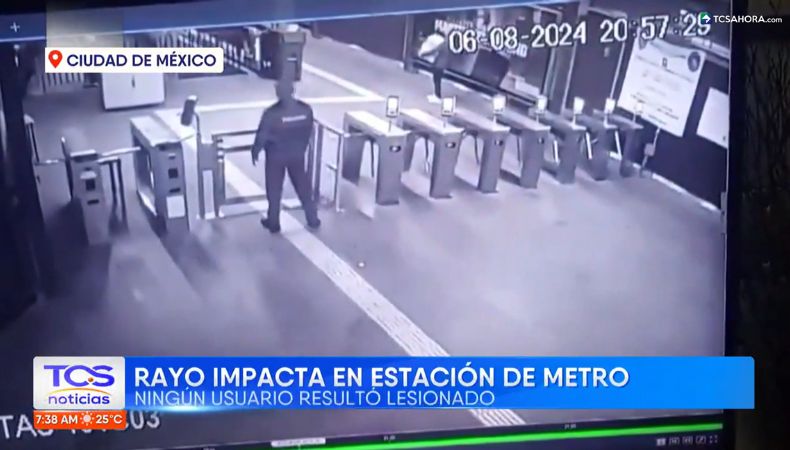 En video se registró el momento exacto de la caída de un rayo en una estación de tren localizada en Ciudad de México.