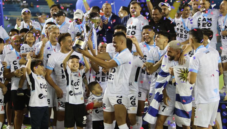 Esto explicó el presidente de la Primera División sobre la imposibilidad de jugar la final de este torneo a vuelta recíproca.