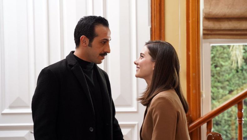 Ersin Arici y Beril Pozam han mantenido una relación privada por alrededor de un año y medio, ahora estarían listos para el siguiente paso.