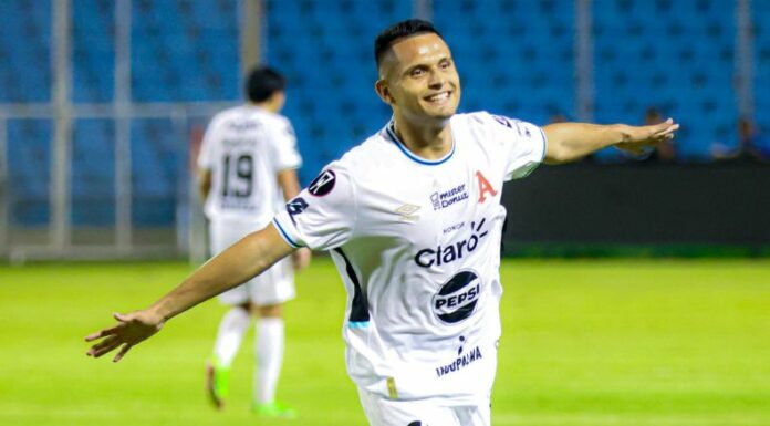 En uno de los encuentros más interesantes de la jornada, el Alianza se enfrentaba a Firpo, en la búsqueda de un triunfo destacado en la Copa Centroamericana.