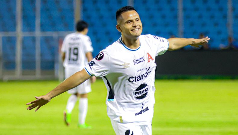 En uno de los encuentros más interesantes de la jornada, el Alianza se enfrentaba a Firpo, en la búsqueda de un triunfo destacado en la Copa Centroamericana.