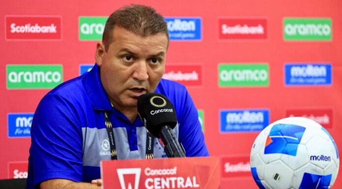El DT de Firpo, Gabriel Álvarez, defendió la línea de tres y a sus jugadores luego de caer goleado en Copa Centroamericana.