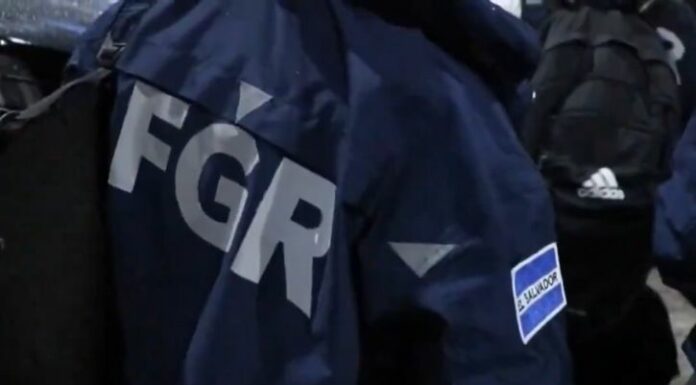 Este día la FGR ordenó la captura de varias personas acusadas de estafa y extorsión por medio de las redes sociales.