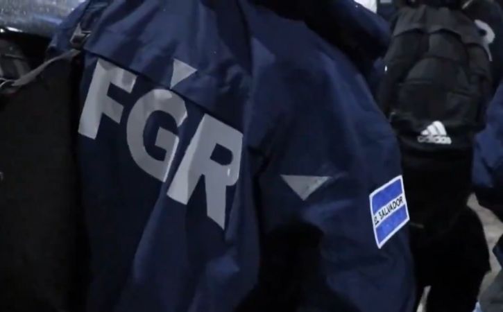 Este día la FGR ordenó la captura de varias personas acusadas de estafa y extorsión por medio de las redes sociales.