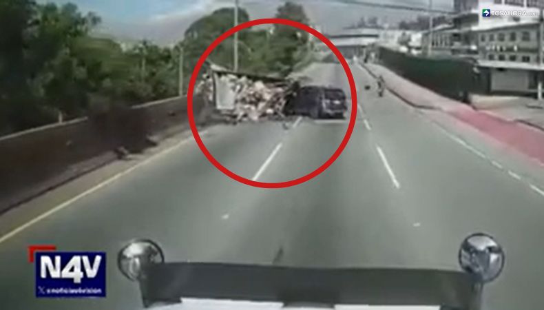 Un grave accidente de tránsito cobró la vida de dos personas en la autopista Norte del municipio de Antioquia, Colombia.