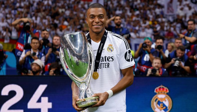 Atalanta sufrió la embestida de Kylian Mbappé, quien se estrenó a lo grande con la elástica blanca con gol y título.