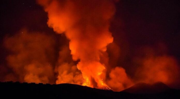 El Instituto Nacional de Geofísica y Vulcanología informó de una nueva erupción del monte Etna.