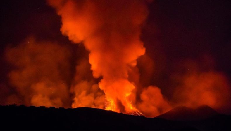 El Instituto Nacional de Geofísica y Vulcanología informó de una nueva erupción del monte Etna.