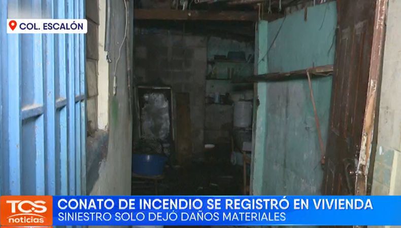 De acuerdo con el reporte de socorristas y de testigos el incendio se debió por una vela encendida dejando pérdidas materiales.