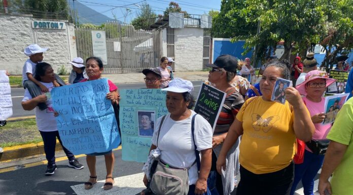 Por una manifestación en la Alameda Manuel Enrique Araujo, se mantiene cerrado el paso en esta zona. Tómelo en cuenta si es su ruta de viaje.