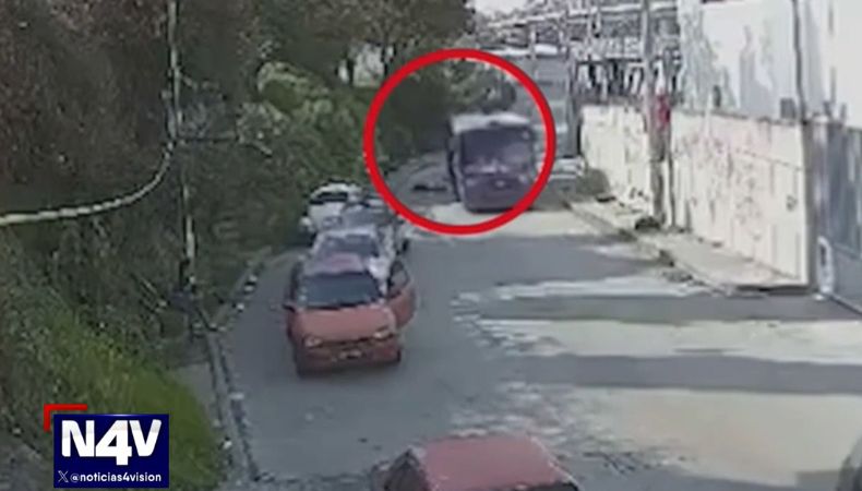 Una mujer es expulsada del bus mientras este iba en movimiento. El fatal accidente ocurrió en México. Ella quedó con serias lesiones.