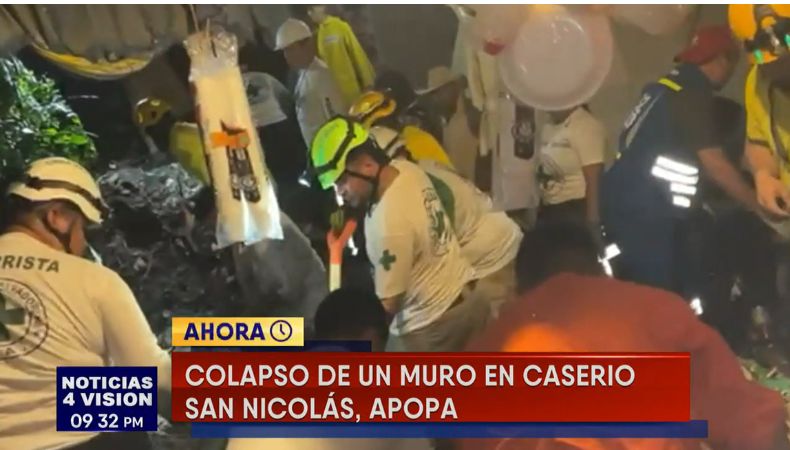 El derrumbe de un muro en una vivienda del caserío San Nicolás, en Apopa, habría dejado a personas soterradas.