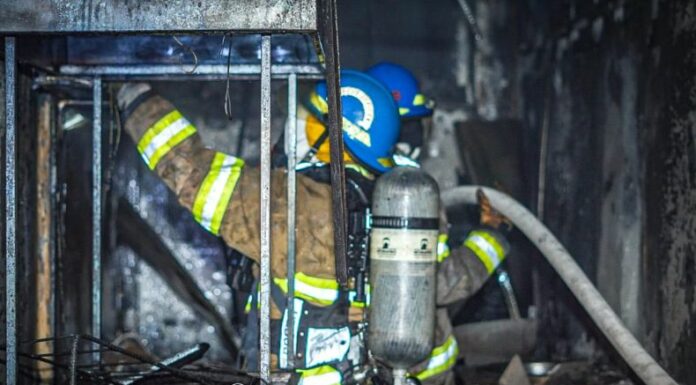 Bomberos de El Salvador logró controlar un incendio estructural en el Mercado Municipal de San Miguel, para que no se propague.