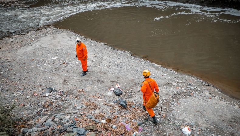 Autoridades localizaron el cuerpo sin vida de un menor de edad extraviado en la ribera del río Acelhuate.