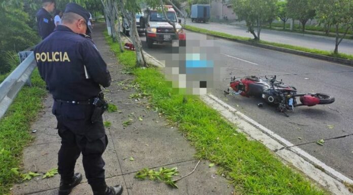 Un motociclista perdió la vida tras accidentarse sobre la avenida Masferrer, en San Salvador; según reportes de la PNC.