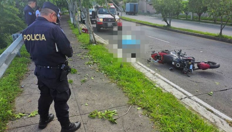 Ahora Motociclista fallecido sobre la avenida Masferrer Un motociclista perdió la vida tras accidentarse sobre la avenida Masferrer, en San Salvador; según reportes de la PNC.