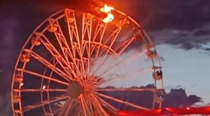 Un incendio en una rueda de feria durante un festival musical en Alemania dejó a varias personas lesionadas.