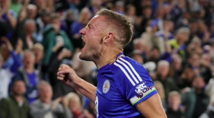 En uno de los encuentros más interesantes de la jornada, el Leicester se quedó con un empate en el inicio de la Premier.