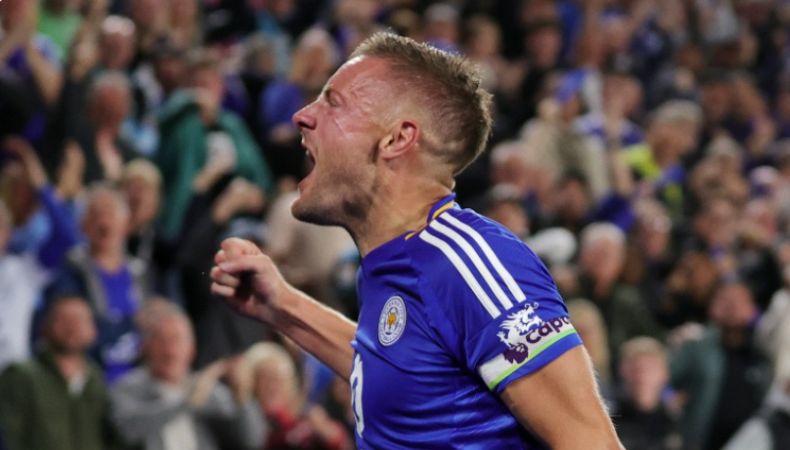 En uno de los encuentros más interesantes de la jornada, el Leicester se quedó con un empate en el inicio de la Premier.