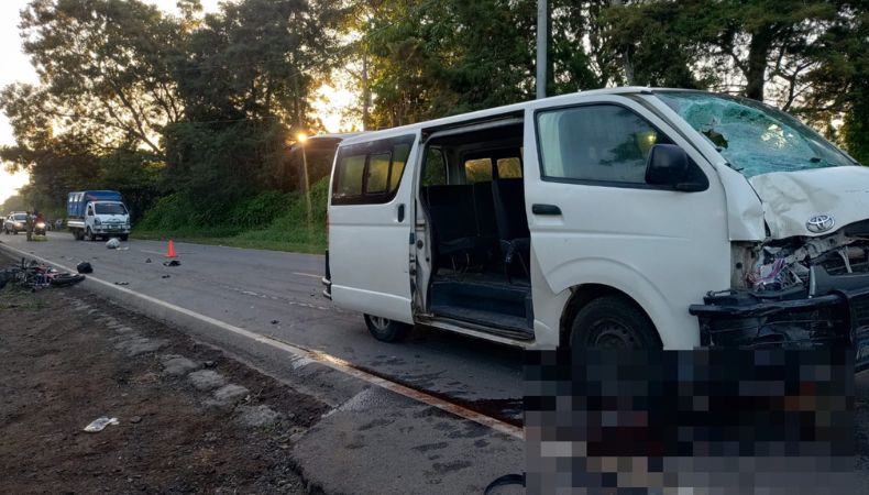 Un grave accidente de tránsito cobró la vida de una persona y dejó a una más con graves lesiones, según el reporte de Cruz Verde Salvadoreña.