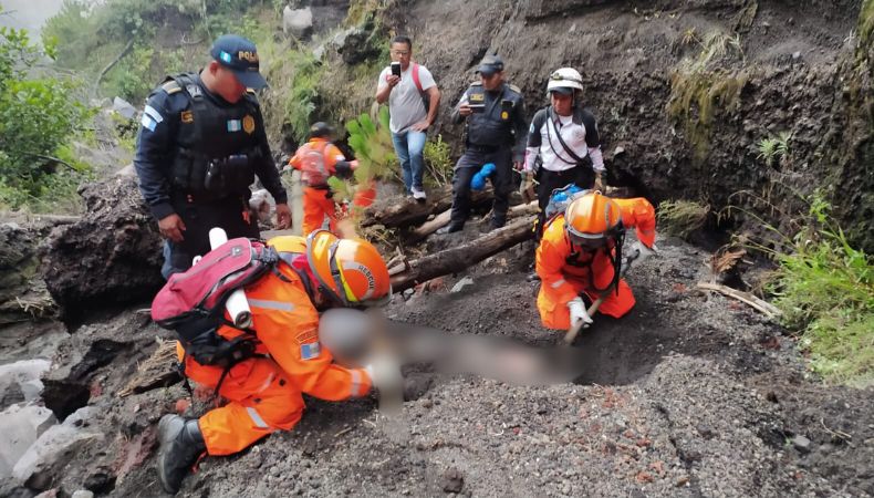El fin de semana falleció una mujer extranjera en una zona peligrosa entre los volcanes Acatenango y Fuego.