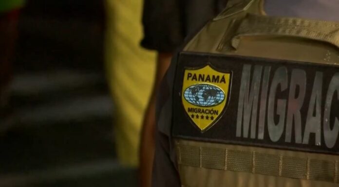 Panamá realizó el primer vuelo de deportación de migrantes que ingresaron por la Selva del Darién, en colaboración con Estados Unidos.