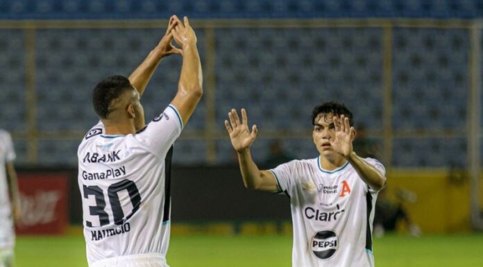 Alianza se convirtió en el segundo equipo salvadoreño sin opciones de clasificar de ronda. La derrota ante Alajuelense condenó su destino.