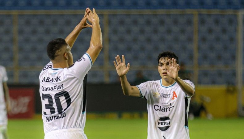 Alianza se convirtió en el segundo equipo salvadoreño sin opciones de clasificar de ronda. La derrota ante Alajuelense condenó su destino.