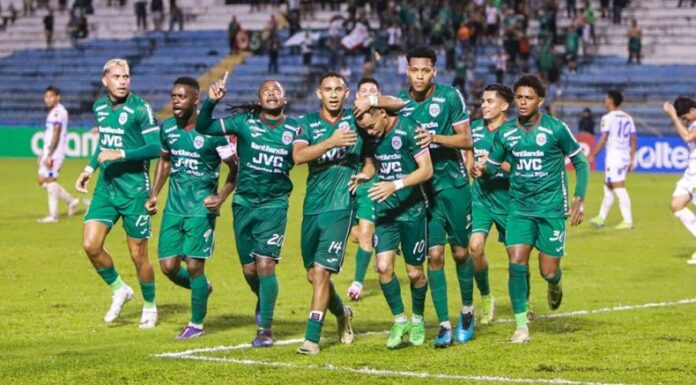 Cuado todo apuntaba que el partido acabaría 0-0, el arco de Firpo recibió un tremendo tanto tras un cobro de tiro libre.