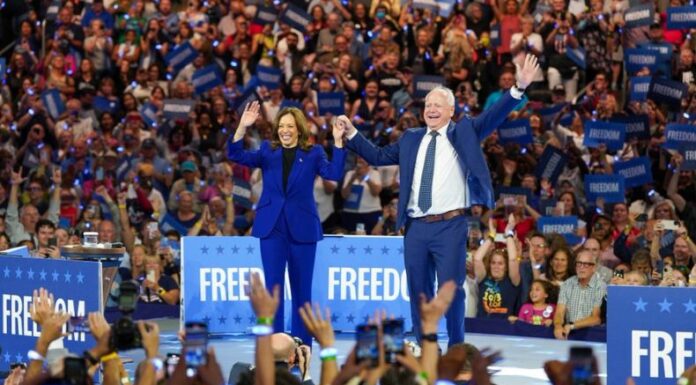 Tim Walz aceptó de forma oficial su nominación a la vicepresidencia por el Partido Demócrata, convirtiéndose en la dupla de Kamala Harris.