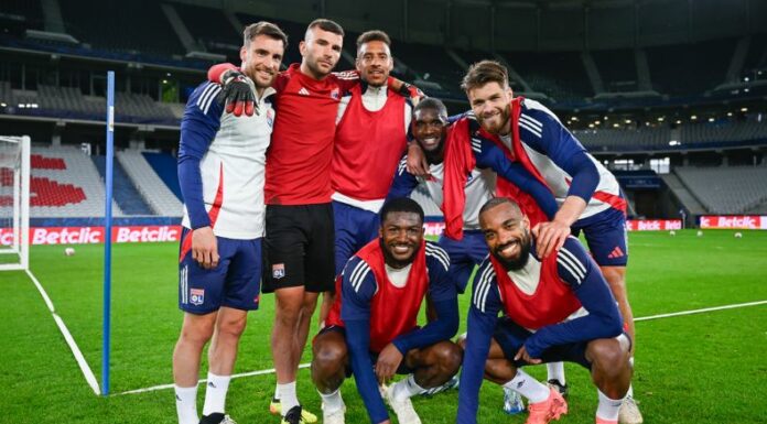 Luego de invertir una millonada en distintos jugadores, el Lyon pone en venta a toda la plantilla para estar en regla con sus arcas.