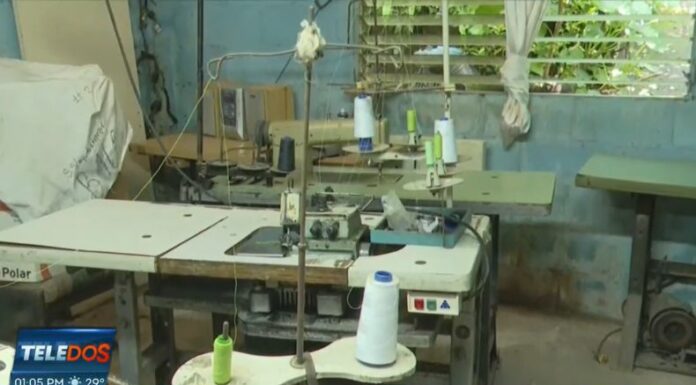 Los proveedores de uniformes escolares indican que están en contra reloj para la entrega de la segunda prenda a los estudiantes.