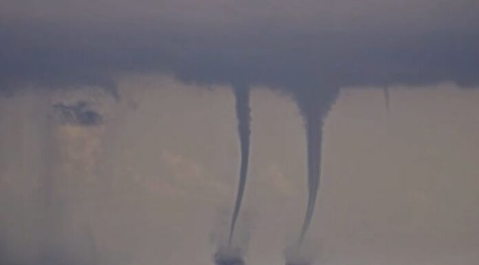 Las tormentas eléctricas registradas en Palm Beach, Florida, formaron dos impresionantes trombas marinas. Este fenómeno se ha viralizado.
