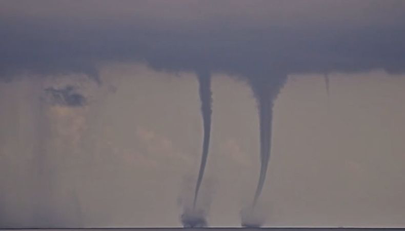Las tormentas eléctricas registradas en Palm Beach, Florida, formaron dos impresionantes trombas marinas. Este fenómeno se ha viralizado.