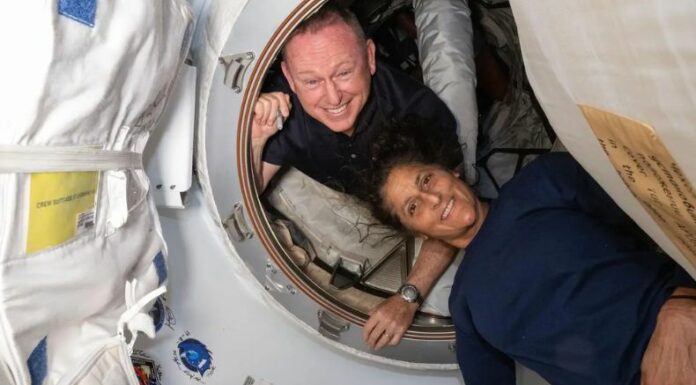 La NASA confirmó este día que los astronautas Butch Wilmore y Sunita Williams regresarán a la tierra con la ayuda de SpaceX.