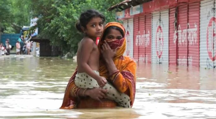 Alrededor de 300,000 bangladesíes buscaron refugios seguros debido a las severas inundaciones que han dejado las lluvias.