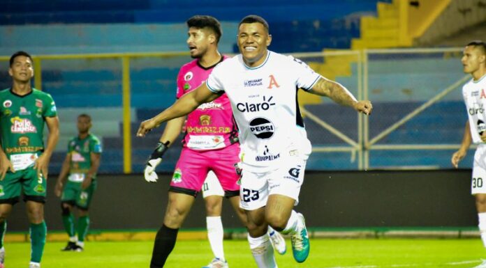 Con gol de Mercado y doblete de Mauricio, Alianza limó perezas en la liga local ante el colista de la tabla.