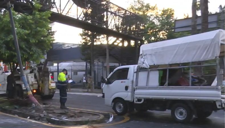 Un camión y un bus protagonizaron un fuerte accidente sobre la Alameda Manuel Enrique Araujo dejando como resultado cuatro lesionados.
