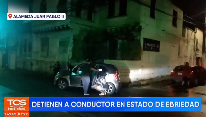 Un conductor, en aparente estado de ebriedad, provocó un accidente en las cercanías del Parque Infantil, San Salvador.