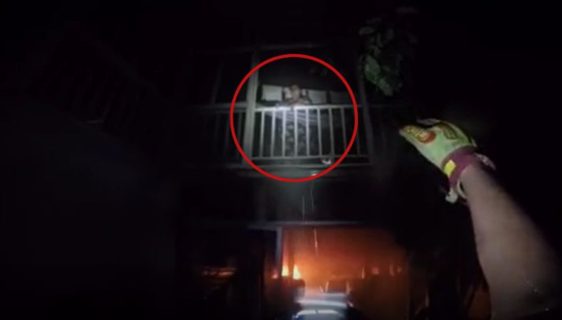 ¡Impactante! Rescatan con vida a una mujer de un incendio estructural