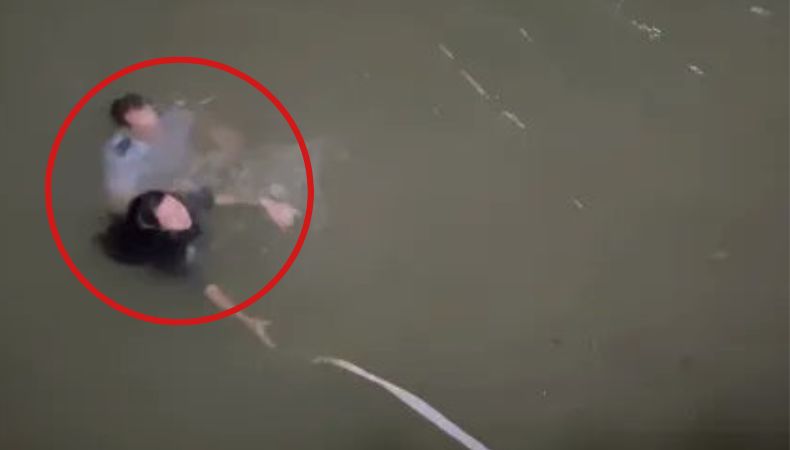 En un video se evidencia como el oficial quedó sin fuerzas por mantener a salvo a una mujer llevándolo a su trágico destino.