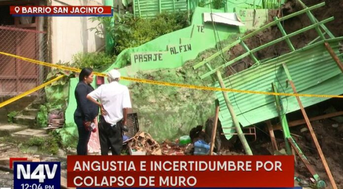 El propietario del muro colapsado abogó que los daños materiales son grandes, pero agradeció a que sus inquilinos están con vida.