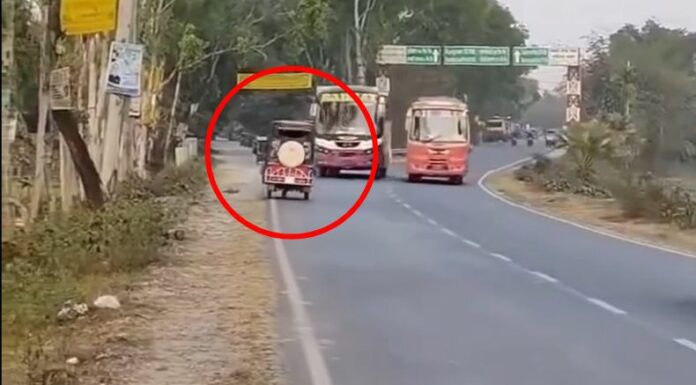 Las escenas de un video se han hecho virales en las redes sociales, luego de que se difundieran imágenes de cómo se maneja en la India.