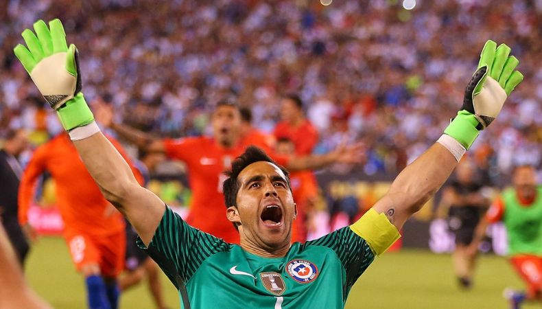 Uno de los guardametas más importantes en la historia del balompié de Chile, Claudio Bravo, le pone punto final a su carrera.